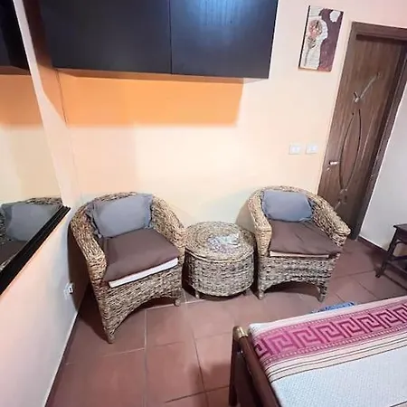 Apartment Very Central-100mt From Train Station