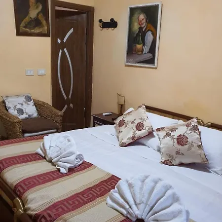 Very Central-100mt From Train Station Apartment