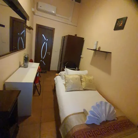 Apartment Very Central-100mt From Train Station