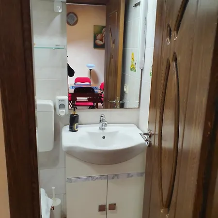 Very Central-100mt From Train Station Apartment *