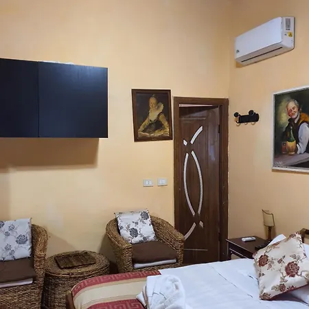 Very Central-100mt From Train Station Apartment